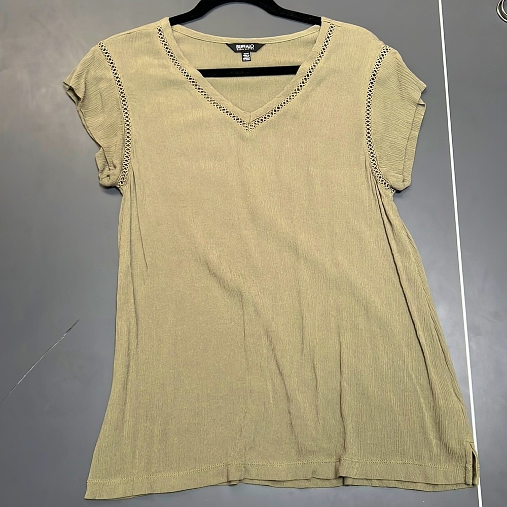 NWOT Buffalo army green cap sleeve tee